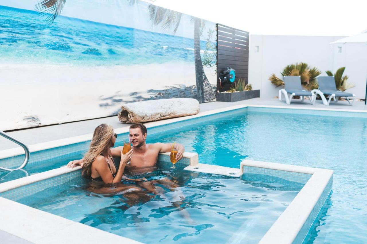 Gray Door Apartments - Adults Only Palm Beach Luaran gambar